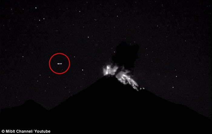 墨西哥火山喷发的“UFO目击事情”显示UFO“运送”外星人到达公开基地？