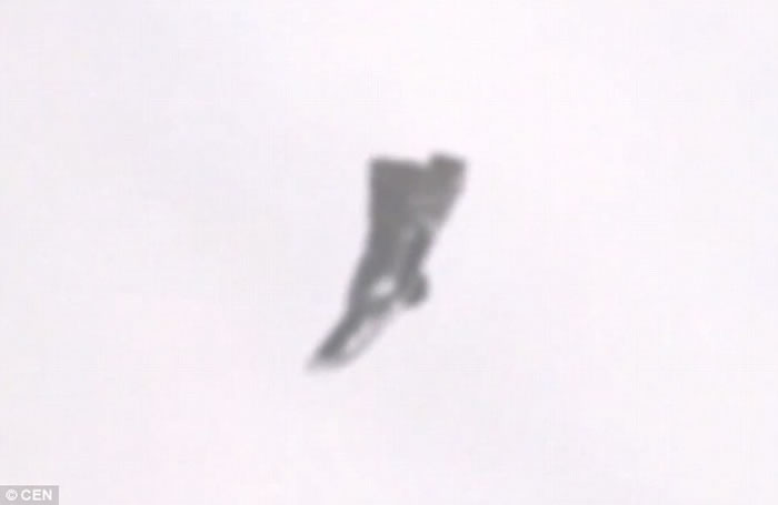 国内空间站外部相机拍摄到左近漂浮着一个疑是UFO的奥秘物体