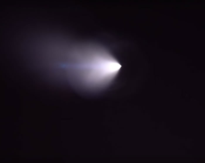 夜空惊现UFO：美国海军潜艇肯塔基号在南加州外海试射“三叉戟-2”策略弹道导弹