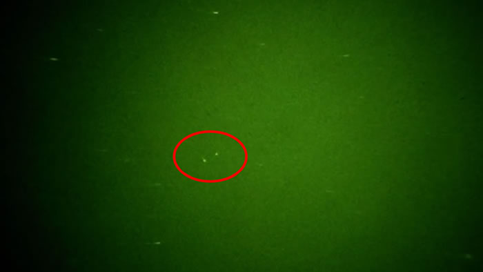 目前YouTube网友上行视频图像显示，11月13日早晨，澳大利亚墨尔本夜空出现超级UFO，形态是三角形。有人猜想或者是UFO敞开屏蔽时出现的“实在面目”