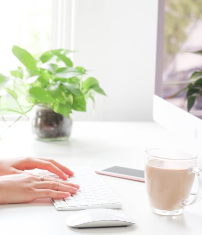 分享16个AI写文章写稿材和找文案素材智能创作工具